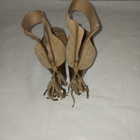Taupe sandals with tassels-Women size 9 - Picture 2 of 5